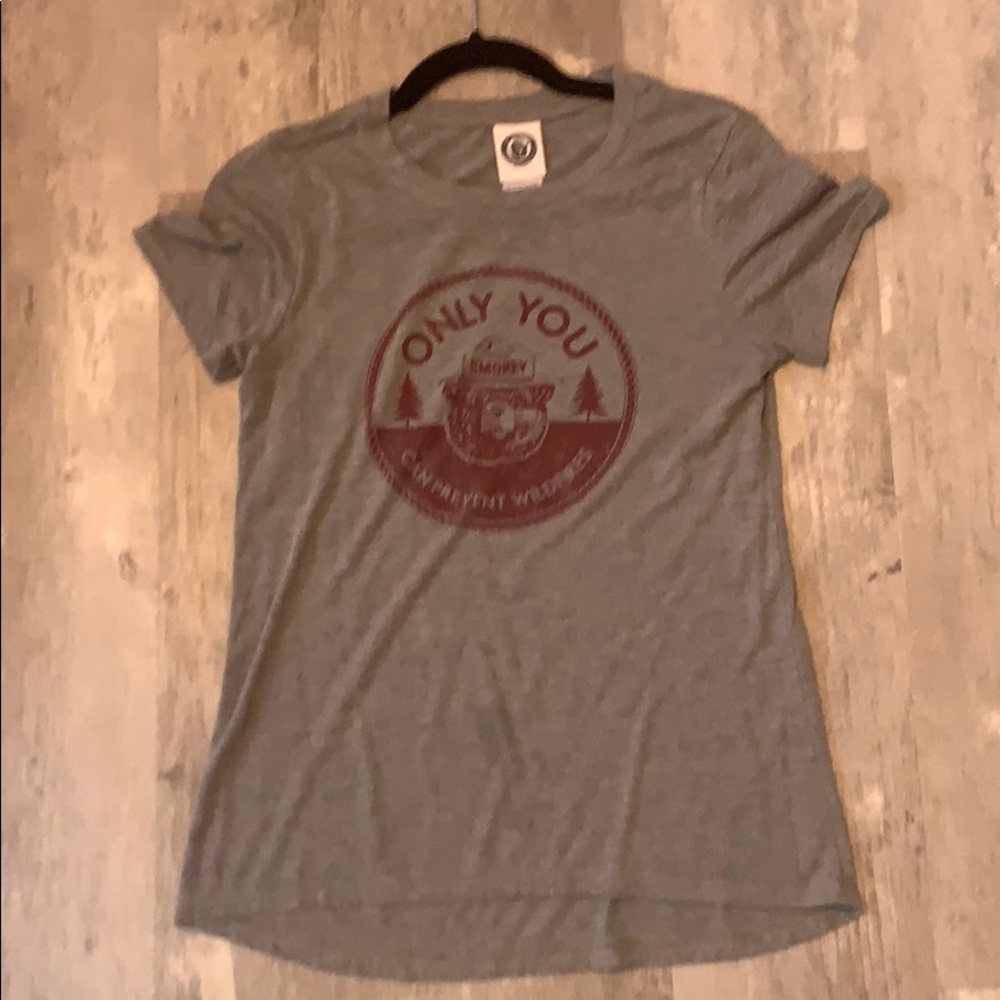1 tee shirt